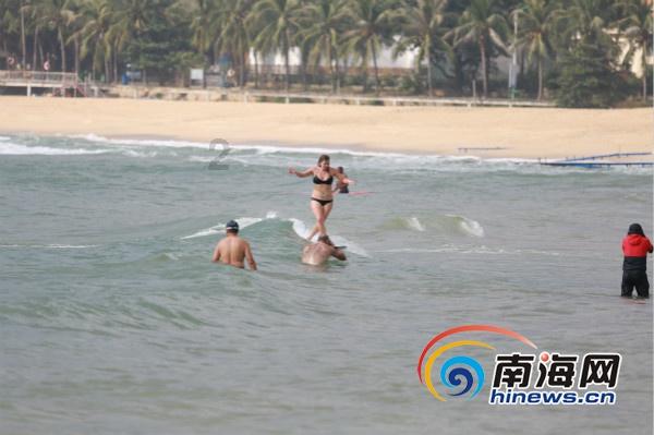 男子聊天界面投屏广场成社死现场，你是否遇到过社死的情况？你会怎么做？游戏画面