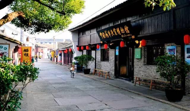 逛京东服饰美妆年货节焕红色新衣 男士云朵羊毛衫、儿童羽绒服每满200减30